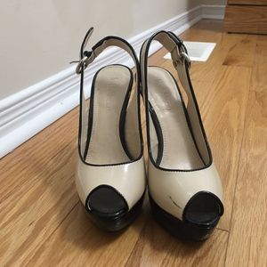 Le Chateau Nude/Black Pumps